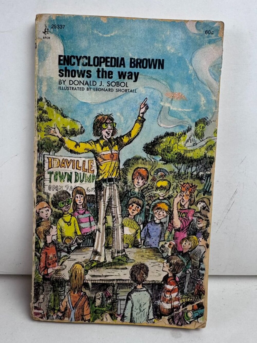 Encyclopedia Brown Shows the Way Donald J Sobol Archway Vintage Paperback Book